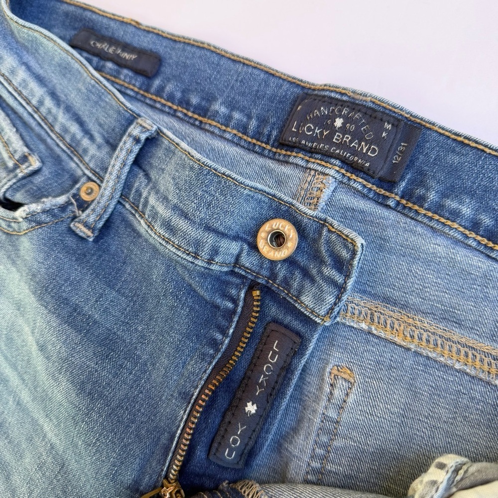 Woman’s Lucky Brand Denim Jeans , Charlie Skinny Size 12/31 - Picture 4 of 11